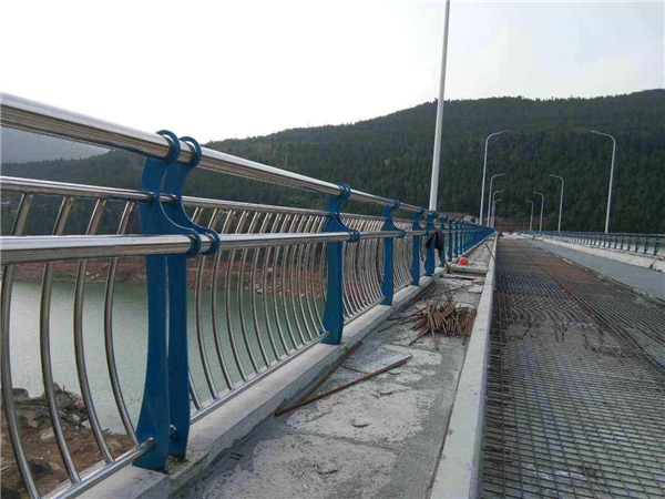 江北不锈钢桥梁护栏的特点及其在桥梁安全中的重要作用