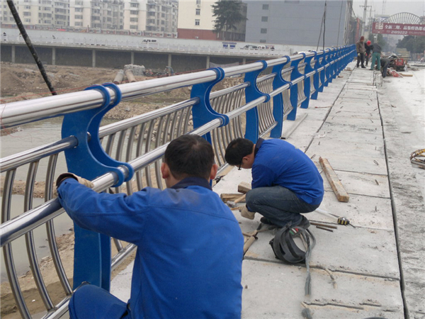 江北不锈钢河道护栏的特性及其在城市景观中的应用