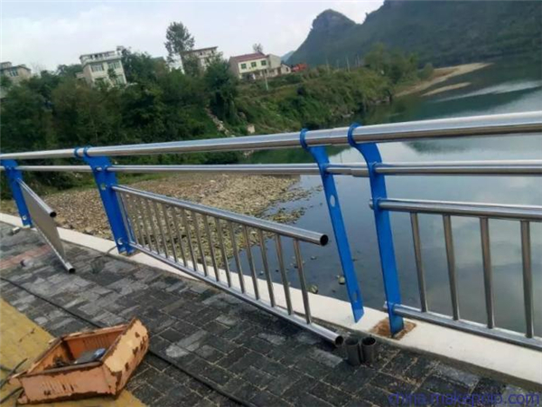 江北不锈钢复合管护栏是一种卓越的防护材料